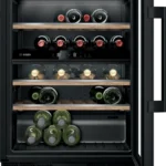 BOSCH Vgradna vinska vitrina KUW21AHG0